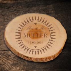 Baumscheibe mit Liebesmotiv 