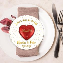 Personalisierte Karte als Gastgeschenk mit Schoko-Herz von Lindt 