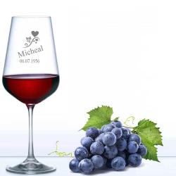 graviertes Rotweinglas mit Namen nur Glas