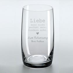 Trinkglas Liebe muss nicht... und Ihrem Wunschtext graviert 