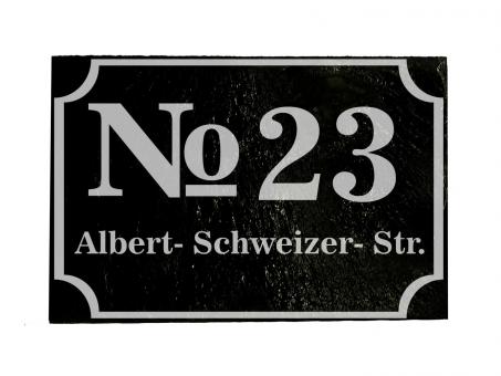 Gravierte Schieferplatte mit Hausnummer 