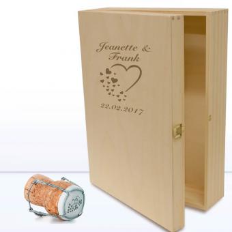 Holzbox mit Herzen für Geschenke graviert Liebe & Freundschaft