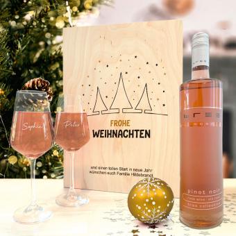 Geschenkset zu Weihnachten mit gravierten Gläsern und Wein in Holzbox 
