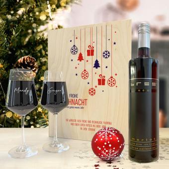 Rotwein-Geschenk-Set zu Weihnachten mit zwei Gläsern und Weinflasche 
