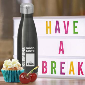 Gravierte Isolierkanne 0,5 l mit Wunschnamen und Jahreszahl schwarz