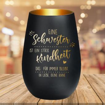 "Eine Schwester ist ein Stück Kindheit", persönliches Windlicht mit Gravur für deine Schwester Schwarz-Gold