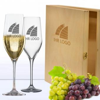 Sekt-Geschenk-Set mit eigenem Logo in einer schönen Holzkiste 