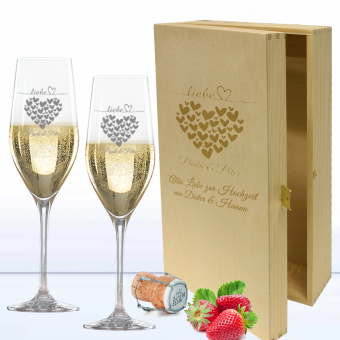 Sekt-Geschenk-Set in 2er Holzkiste mit romantischer Herzen Gravur 