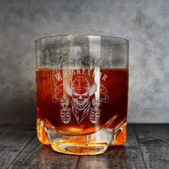 Whiskey Glas mit Totenkopf Gravur 