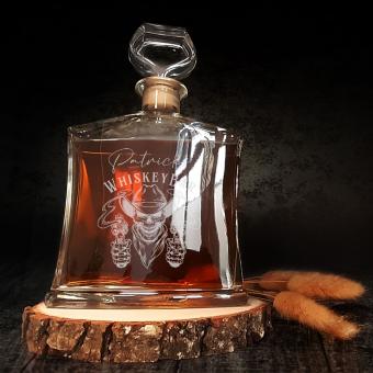 Whiskykaraffe mit Totenkopf Gravur und deinem Namen 