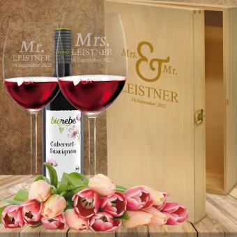 Individuelles Rotwein Geschenkset zur Hochzeit mit Holzkiste mit Rotwein