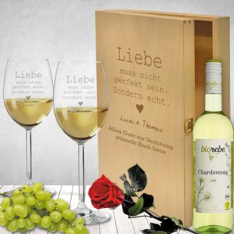 Weißwein Geschenkset Liebe muss nicht ... in 3er Holzkiste 