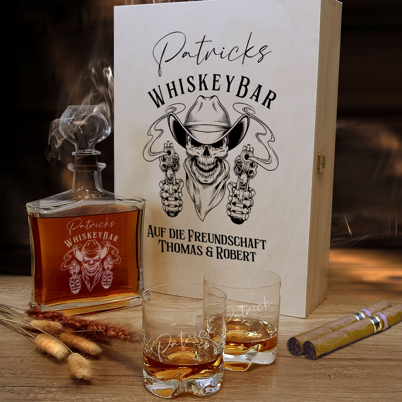 Individuelles Whisky Geschenk Totenkopf mit Karaffe, Gläser und Kiste