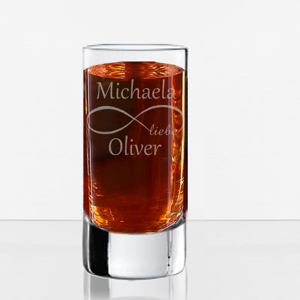 Schnapsglas mit Namen als Gastgeschenk 