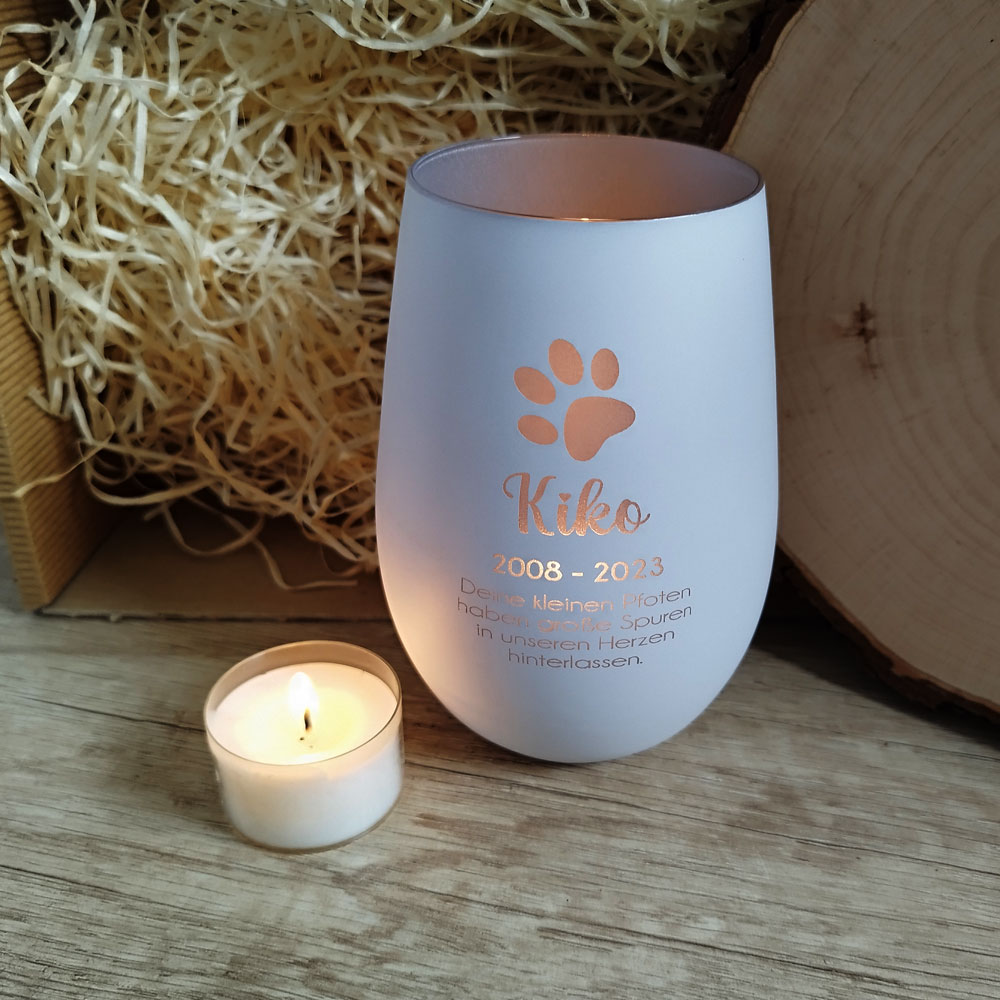 Windlicht/Trauerlicht in verschiedenen Farben mit Gravur für dein Haustier weiß silber