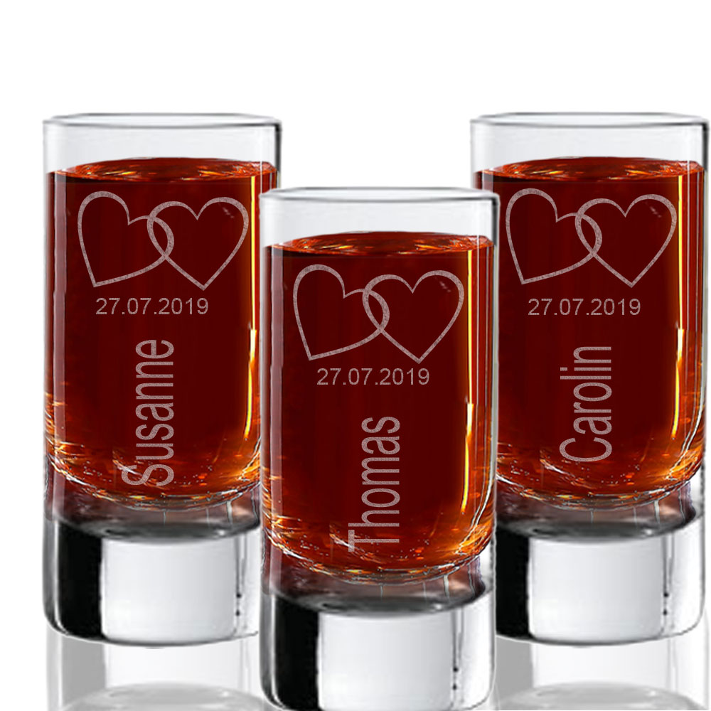Schnapsglas mit Namen als Gastgeschenk zur Hochzeit 