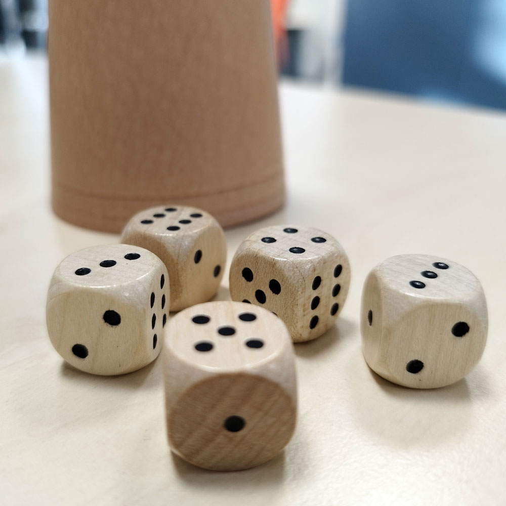 Würfelbecher Leder personalisiert mit eigener Gravur 