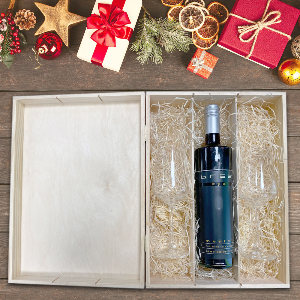 Wein Set zu Weihnachten mit zwei gravierten Gläsern und Rotwein in Holzbox 