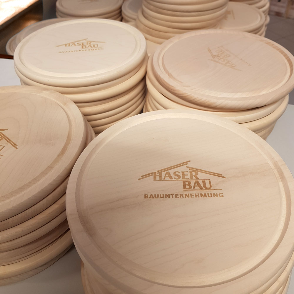Schneidebrett/ Frühstücksbrett Holz rund mit individuellem Logo 